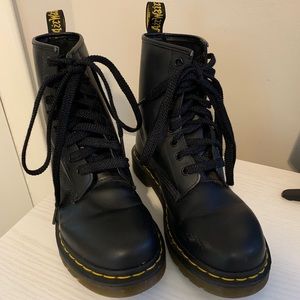 Dr. Marten’s 1460 Smooth Leather Lace Up Boots